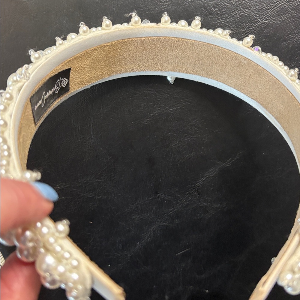 Brianna Cannon Elegant Pearl-Embellished Headband Classic and elegant - Picture 9 of 10